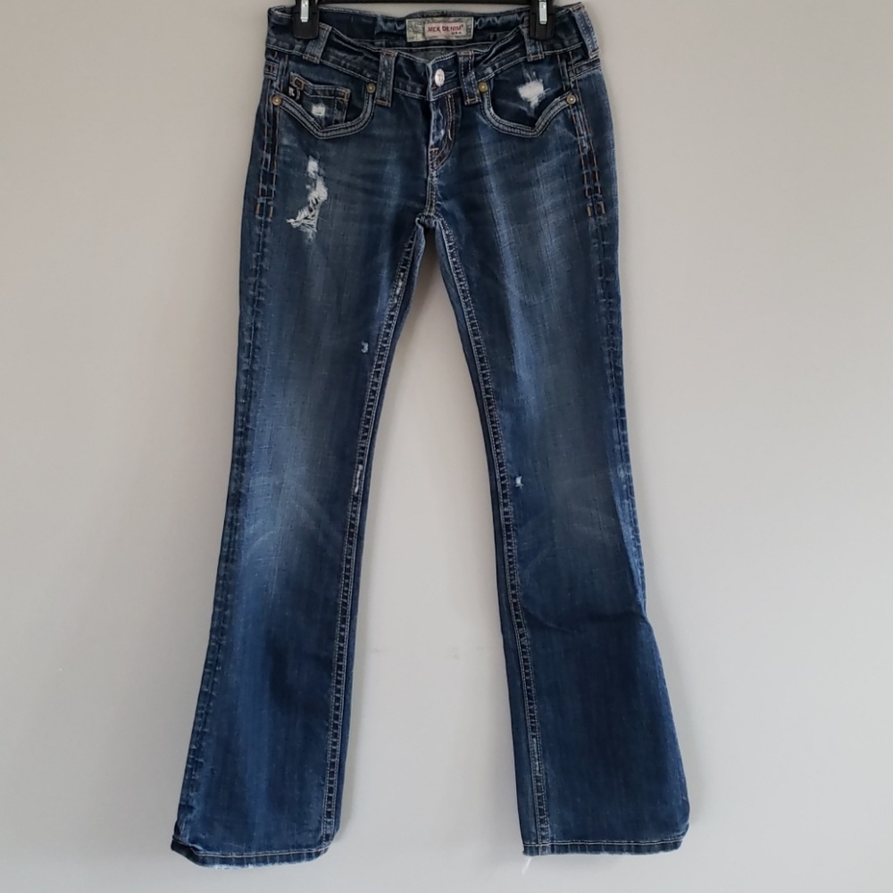 Denim jeans. Dark wash. Distressed.